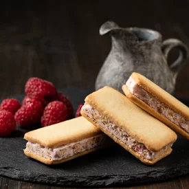 サクサク食感がクセになる「エアインチョコサンドクッキー」