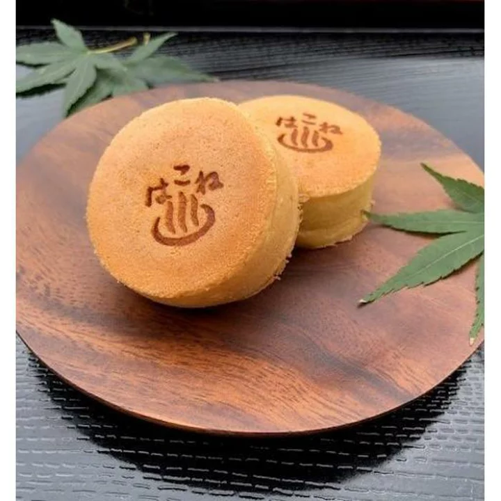 食べ歩きにぴったり！昔ながらの味わい「カステラ焼き箱根まんじゅう」