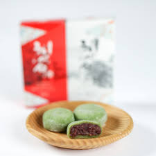 天然よもぎの香り引き立つ上品な和の味「神代餅」
