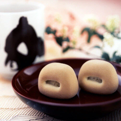 塩を炊くかまどの形をした伝統の一品「名物かまど」