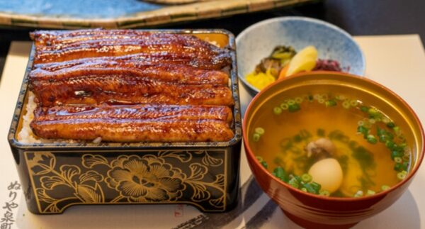 ぬりや 泉町大通り