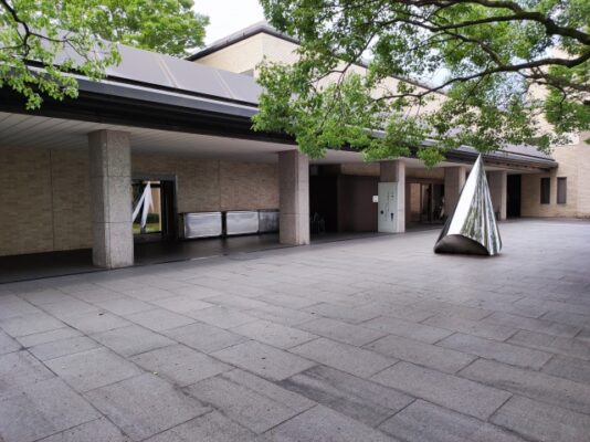 三重県立美術館