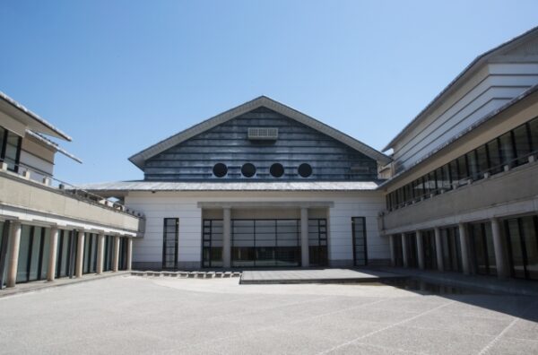 高知県立美術館