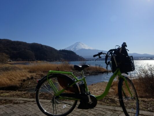 河口湖と自転車