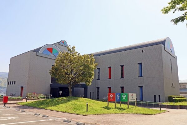 諏訪市原田泰治美術館
