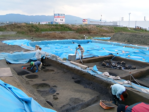 平等坊・岩室遺跡