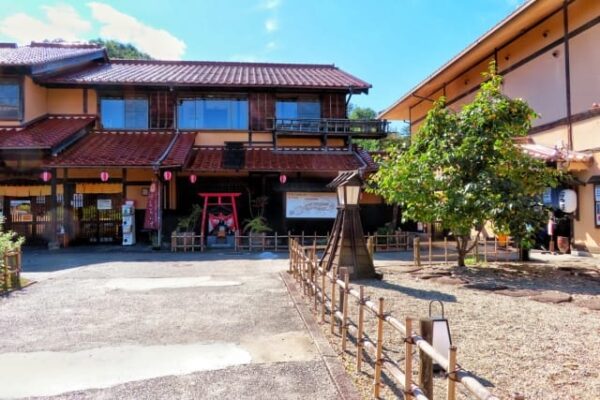 神楽門前湯治村