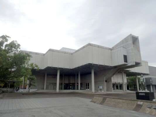 佐賀県立美術館
