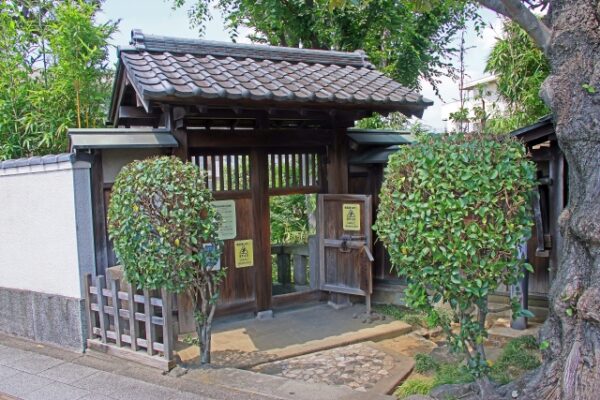 薬師の泉庭園