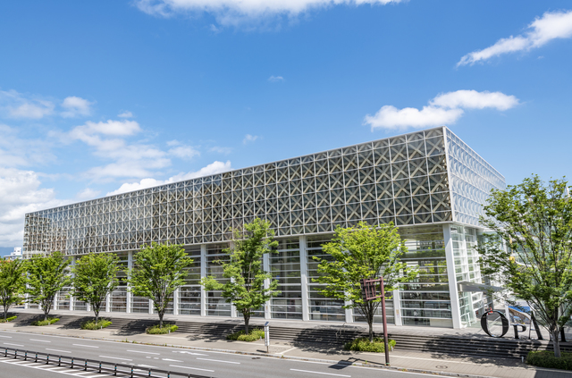 大分県立美術館