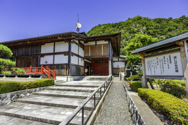 もちがせ流しびなの館