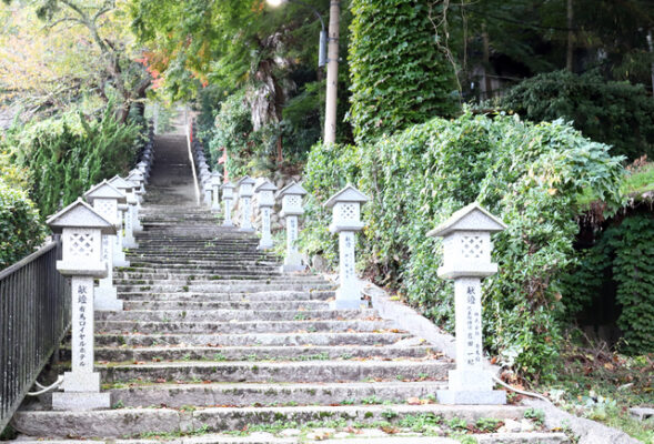 湯泉神社