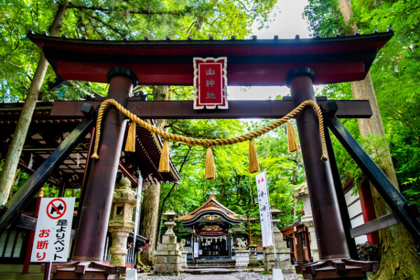 新屋山神社