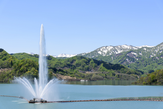 月山湖　大噴水