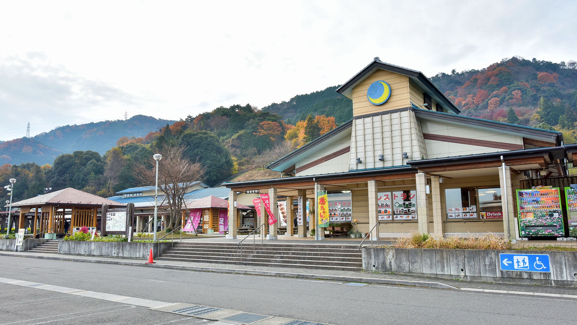道 の 駅 月 見 の 里 南濃