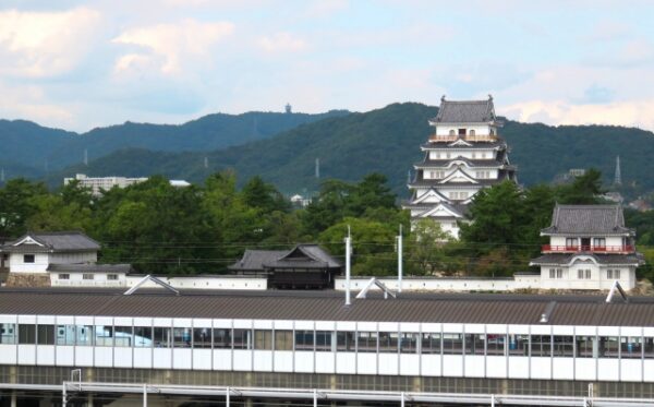 福山駅と福山城